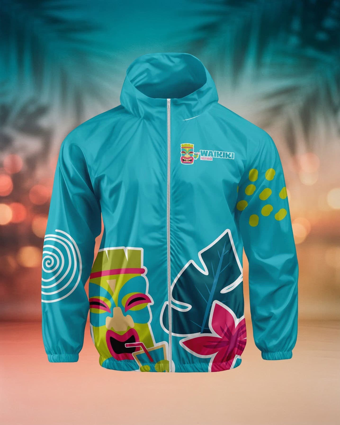 Cortavientos turquesa de Waikiki Frozen Bar con el tiki ilustrado, hojas y flores tropicales y el logo al pecho.